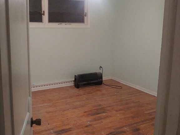 1st floor bed w/ hardwood