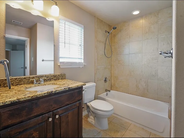 517 Harris St #517 — Photo 8