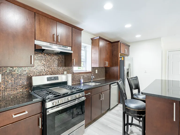 198 Stuyvesant Ave #2 — Photo 10