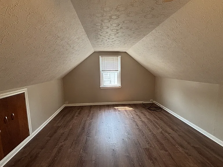 1548 Thalia Ave — Photo 7