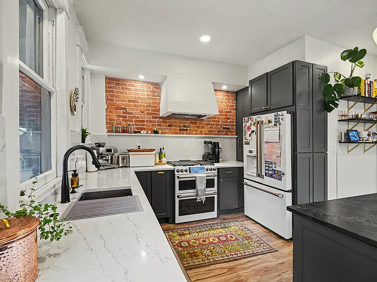 745-747 S 6th St — Photo 11
