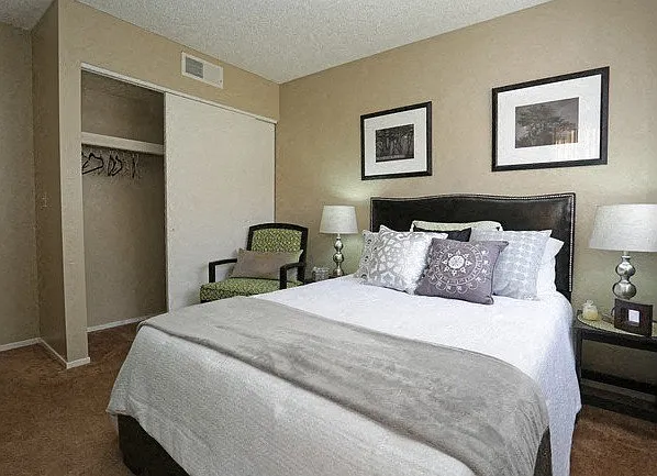 Sunflower Apartments — Photo 12
