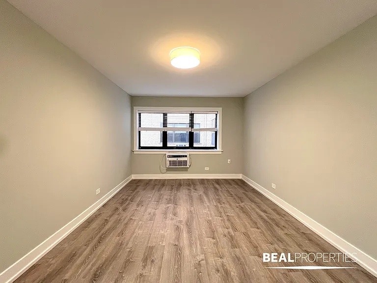 445 W Barry — Photo 82