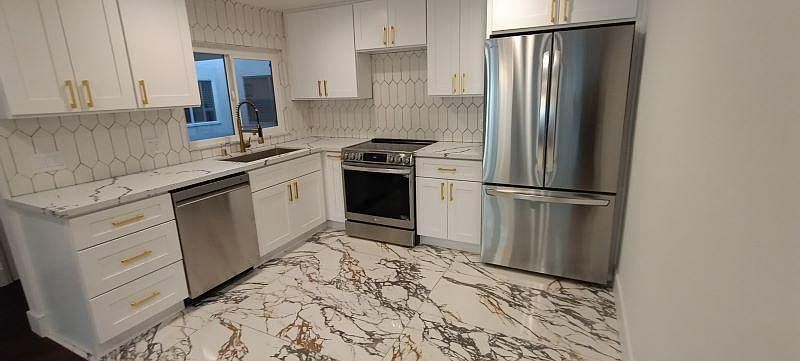 1st image of 1102 11th St APT 102
