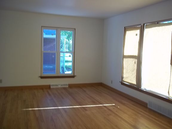 4th image of 7511 Woodmar Ave