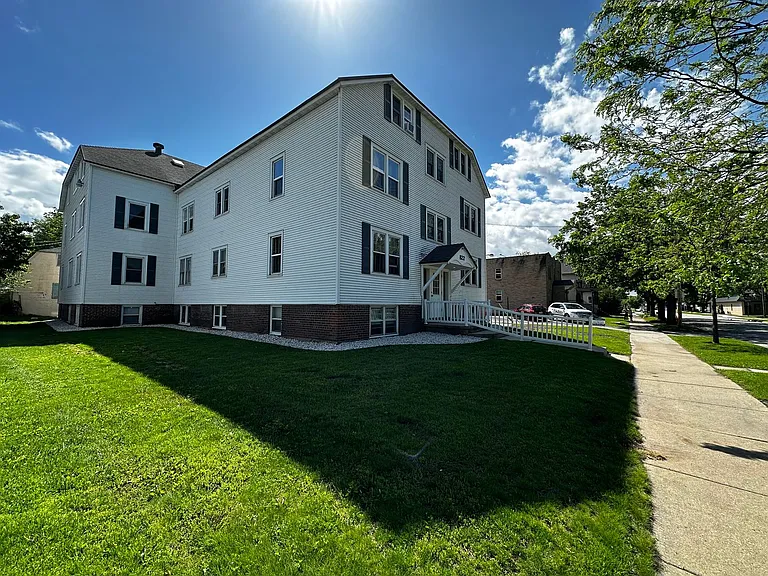 822 Pine St — Photo 17