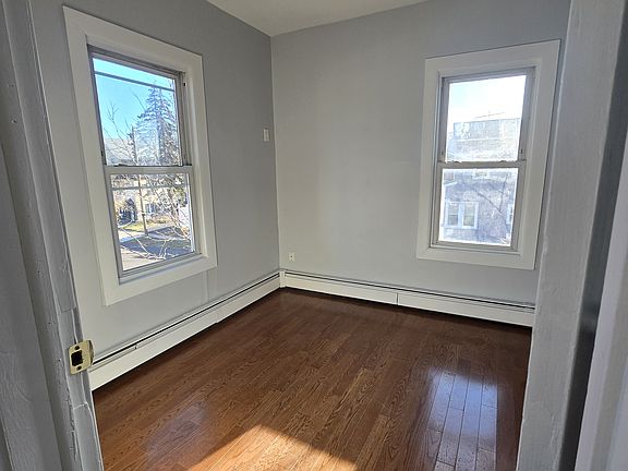 2nd image of 1000-1004 Roselle St Floor 2