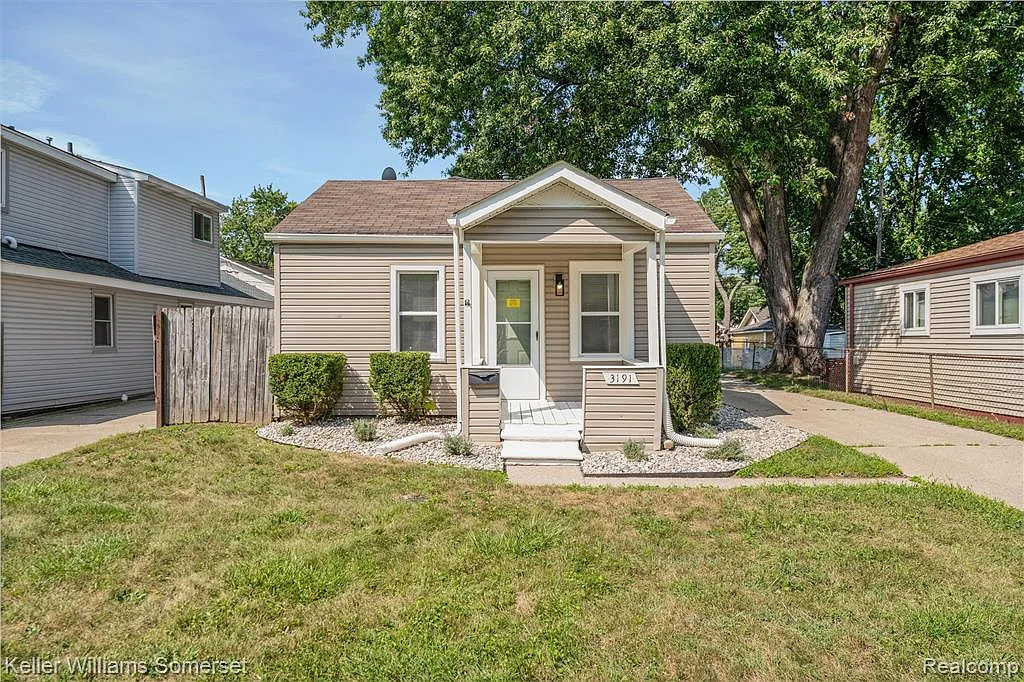 3 bed, 1.0 bath, 730 sqft, $1,800 — Photo 4