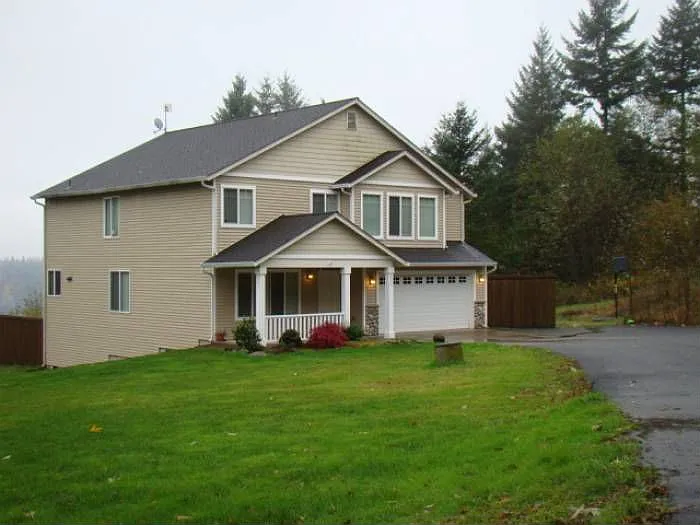 211 Robson Rd photo 1