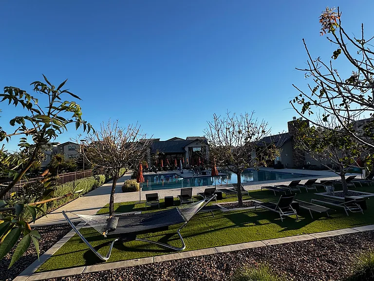 648 W Winchester Dr — Photo 37