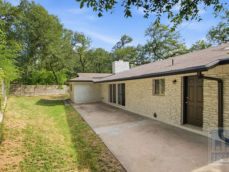 2703 Burleson Rd — Photo 23