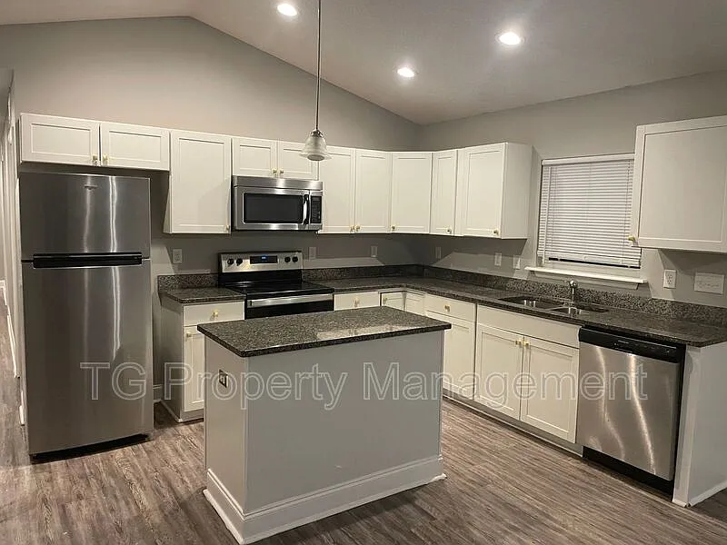 Building Photo - 5309 Oak Trail Ln