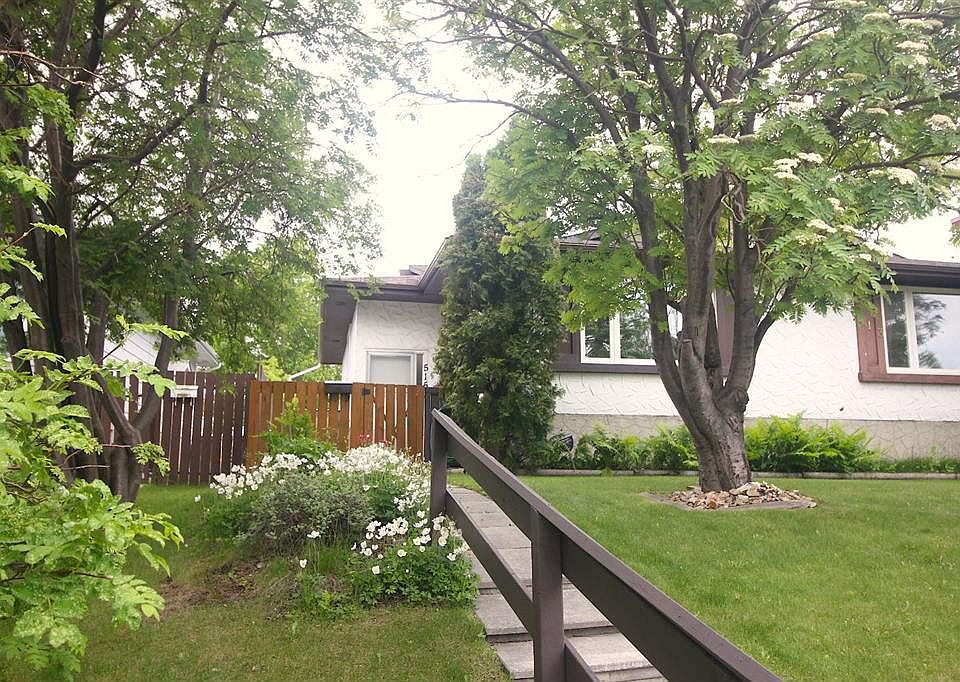 1st image of 515 N Blackthorn Rd NE