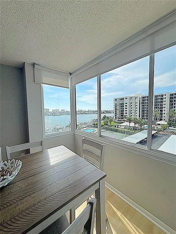 2 bed, 2.0 bath, 1350 sqft, $2,900 — Photo 3