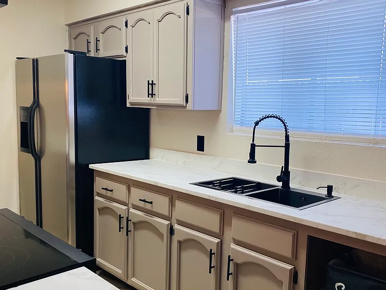 833 S Avenue A #2 — Photo 4