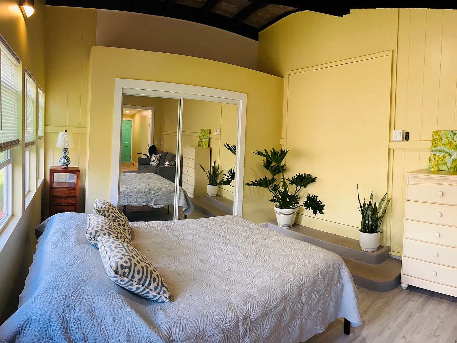 Studio, 450 sqft, $2,800 — Photo 2