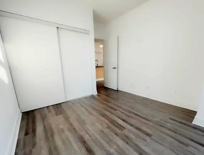 2240 Lake Shore Blvd W #309 — Photo 3