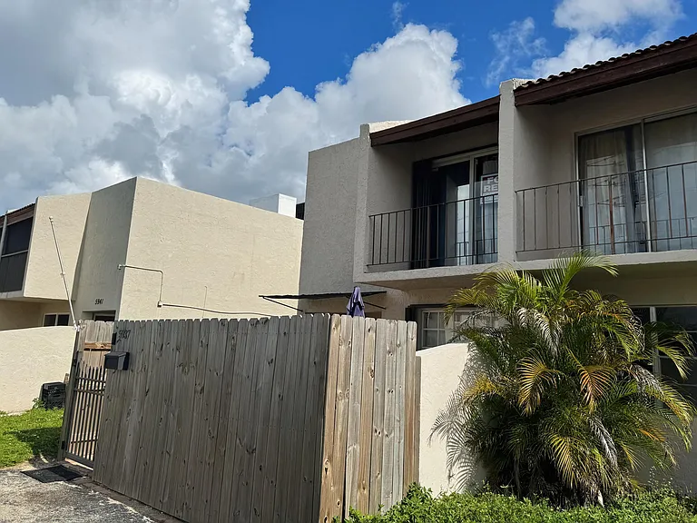 5937 SW 36th Ct #7 — Photo 1