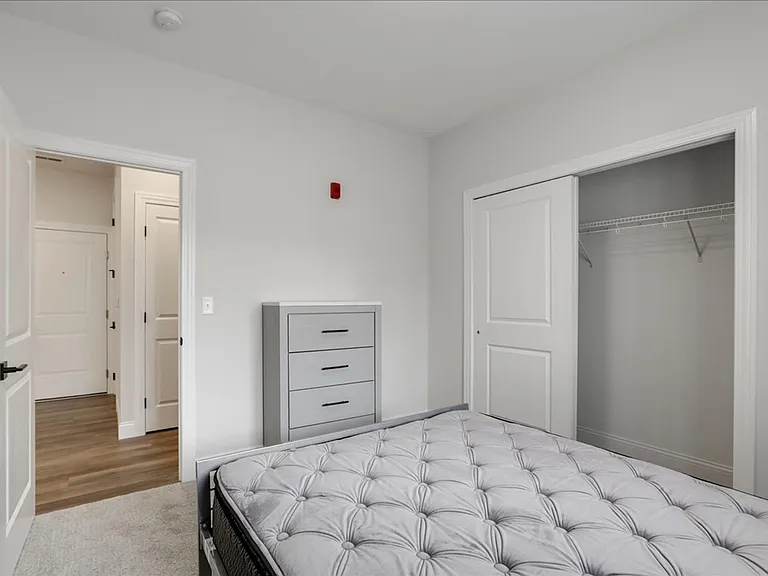 318 S State St — Photo 13