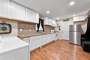 5th image of 4603 Castle Ave