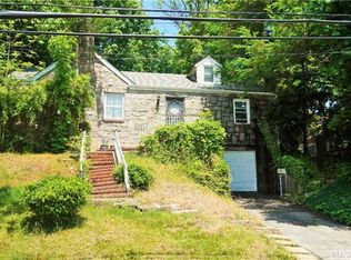 11 Hillside Ave, Roslyn Heights, NY 11577
