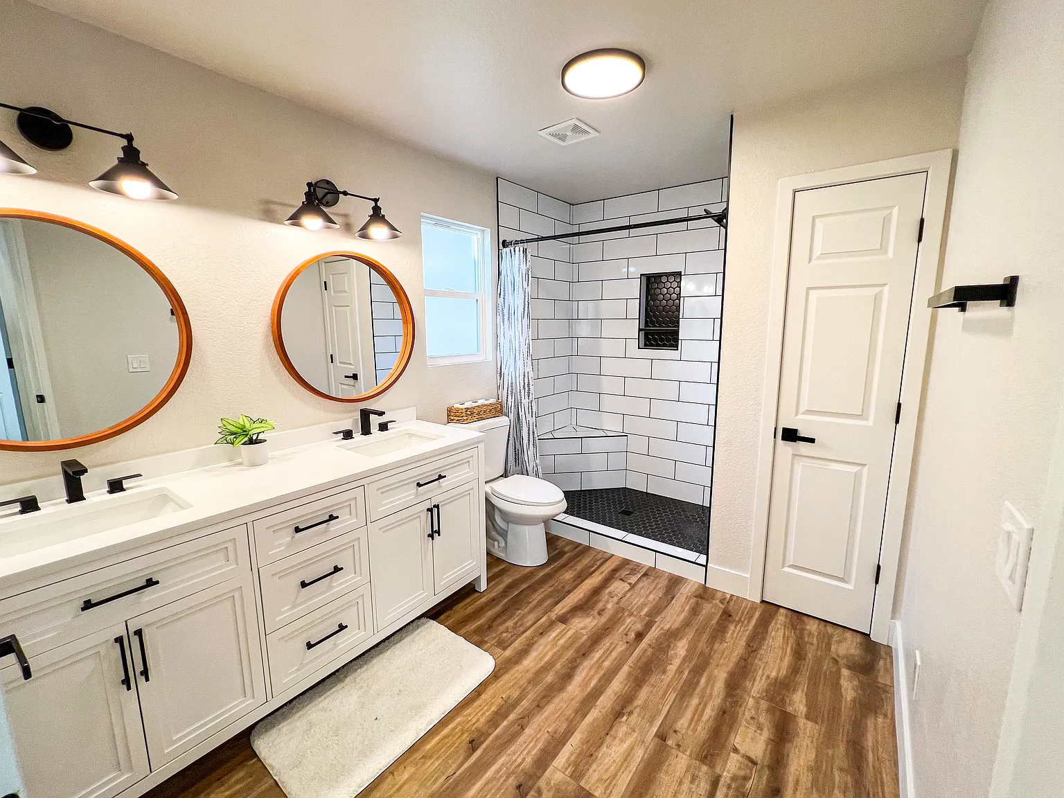 229 W Stanford Ave — Photo 3