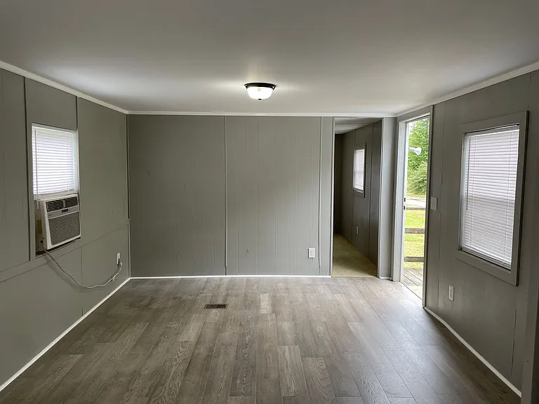 208 Leatherwood Ln — Photo 2