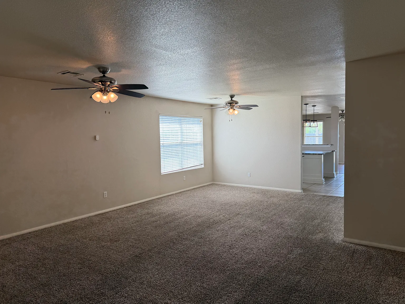 4 bed, 2040 sqft, $1,950 — Photo 4