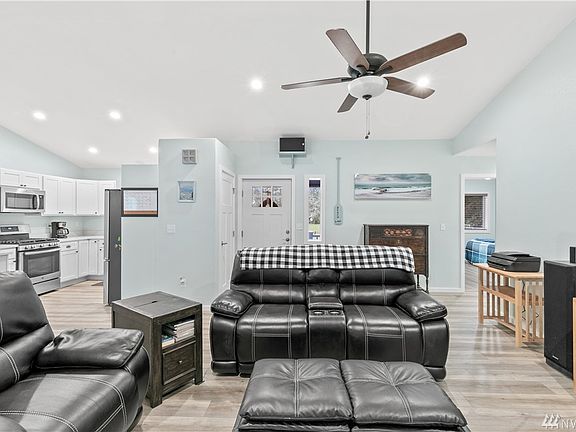 5th image of 490 Canal Dr NE