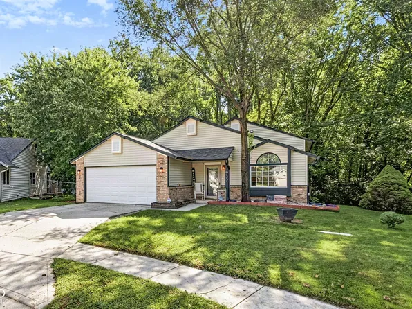 933 Timber Creek Ln, Greenwood, IN 46142