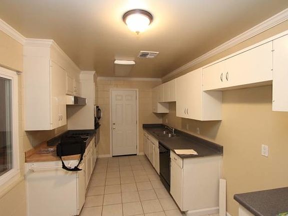 3rd image of 3300 Horseshoe Dr