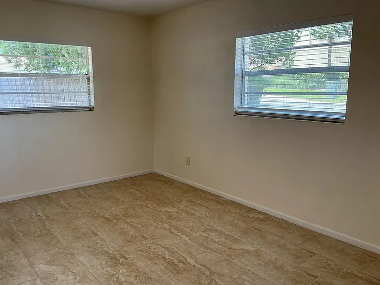 109 Eastway Dr — Photo 6