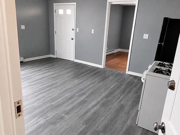 3rd image of 28 Hickory St
