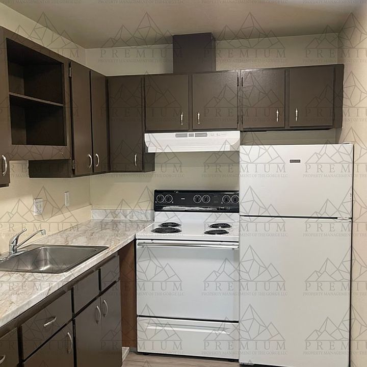 1st image of 1695 Oak St #37