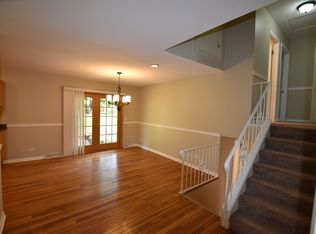 314 Roslyn Rd, Barrington, IL 60010