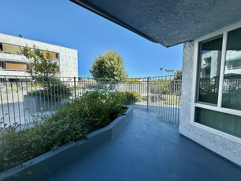12540 Chandler Blvd #118 — Photo 18