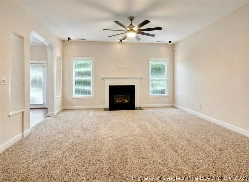 4 bed, 3.5 bath, 2555 sqft, $2,000 — Photo 3