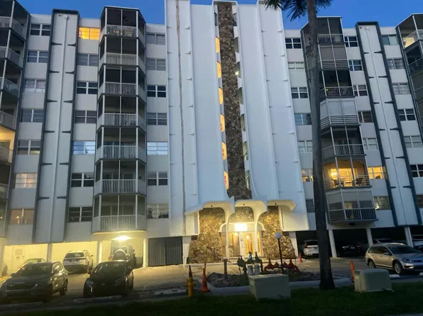 300 Diplomat Pkwy APT 310, Hallandale Beach, FL 33009