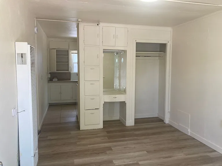 200 W 32nd St #6 — Photo 2