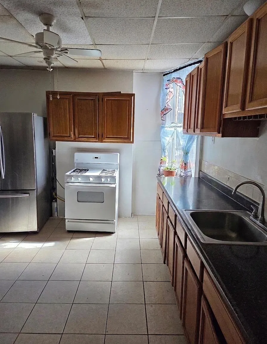 3 bed, 1.0 bath, $2,400 — Photo 3