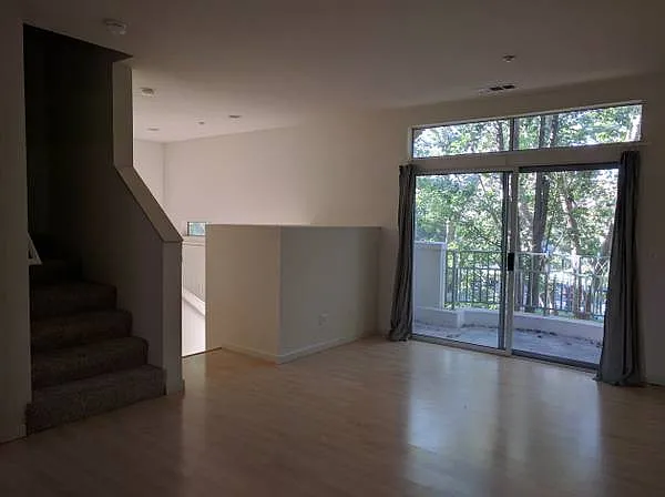 Huntington Ct, Mountain View — Photo 2