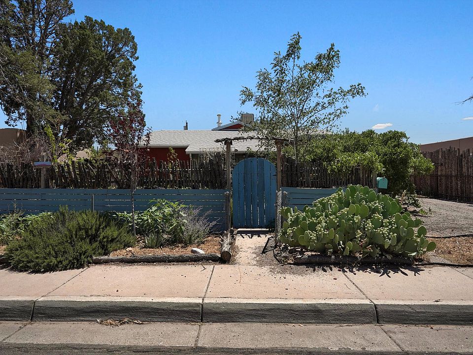 1st image of 806 Delamar Ave NW
