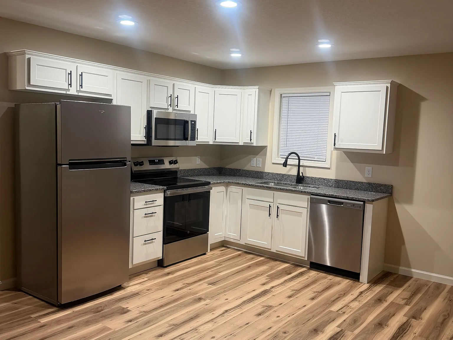3 bed, 1200 sqft, $1,775 — Photo 3