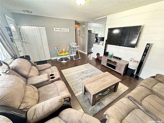 4th image of 710 Elm Cres