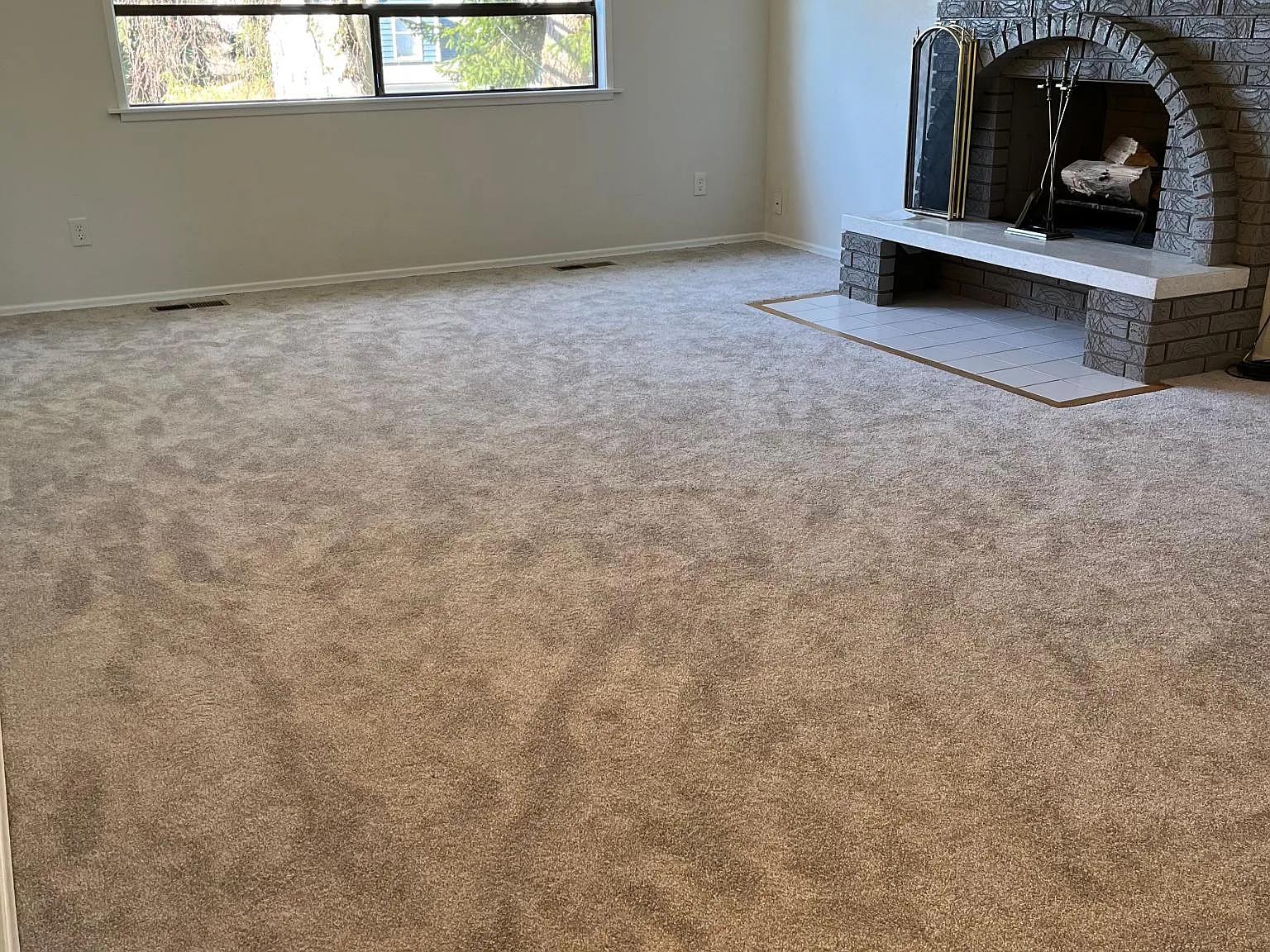 4 bed, 2000 sqft, $3,395 — Photo 3