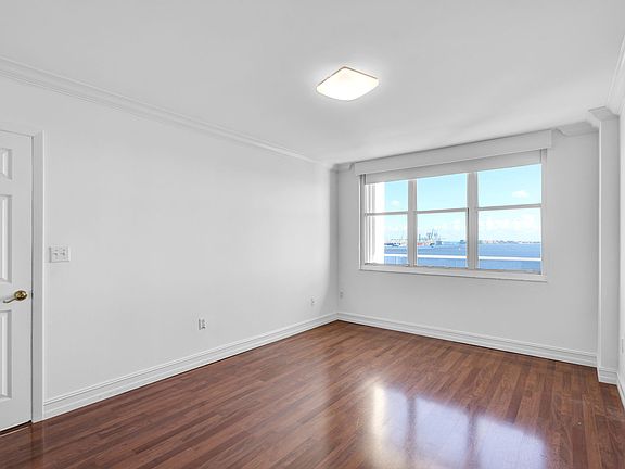 5th image of 800 Claughton Island Dr #12