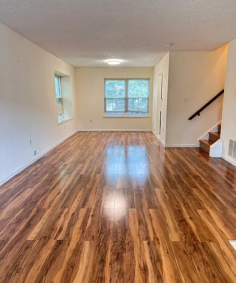 543 Manchester Ct — Photo 1
