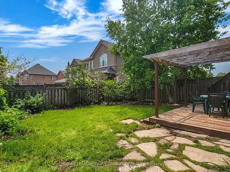 39 Lark Cres — Photo 36