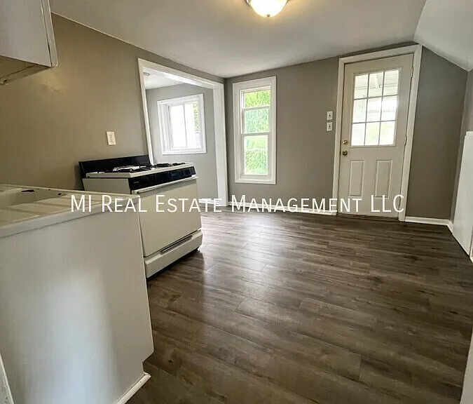 342 Marion Ave NW #2 — Photo 2