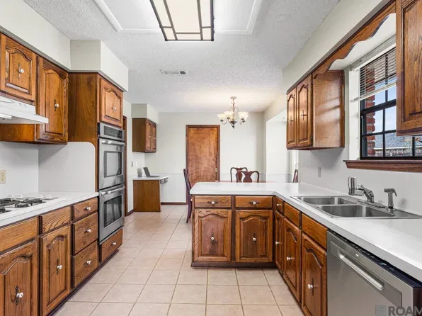 5356 Foxridge Dr, Baton Rouge, LA 70817